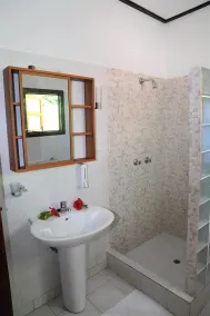 Bernique Guesthouse - Bathroom