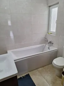 Habitación en casa de familia con jacuzzi | Vistas a la ciudad - Baño