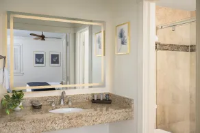 Indigo Inn - Bathroom