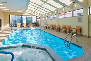 Courtyard by Marriott Columbus Downtown - Piscine