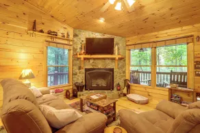 Hot Tub & On-site Trails! Cherry Log Cabin Retreat - Interiör
