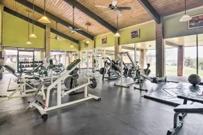 Walk to Beach: Farmhouse w Lake Travis Views - Interiør