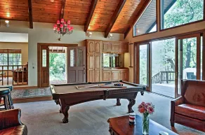 Lake Arrowhead House w/ Lake Views & Wet Bar! - Intérieur