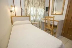 Hostal Lizana 2 - Chambre