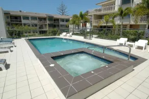 The Village Holiday Apartments at Burleigh Heads - Piscine