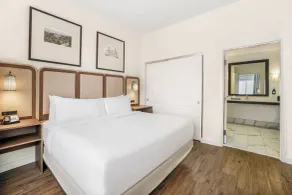 The Banyan Hotel Fort Myers, Tapestry Collection by Hilton - Room