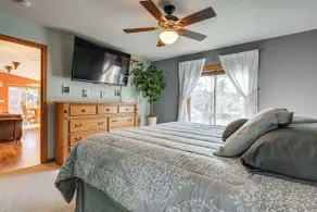 Lake Wissota Home w/ Private Dock + Fire Pit! - Interiör