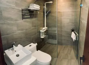Kiwi Hotel & Apartments - Bathroom