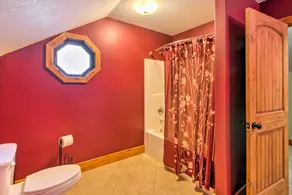 Tryon House w/ Hot Tub - Near Equestrian Centers! - Badeværelse