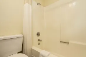 Super 8 by Wyndham Vancouver East - Salle de bain