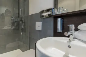 Garner Hotel Berlin - Spandau by IHG - Bathroom