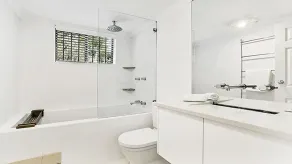 MORTN - Perfect Family Abode with Courtyard - Badeværelse