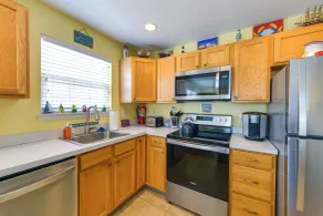 Condo w/ Deck: Walk to Beach & Convention Center! - Intérieur