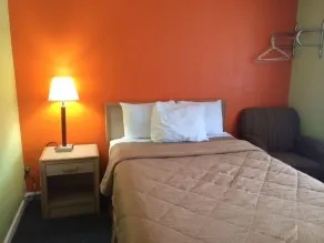 Fels Three Crown Motel - Room