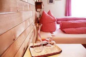 Single room, shower, toilet, facing the garden - Habitación