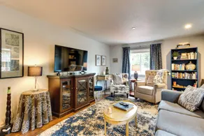 Peaceful Renton Retreat w/ Hot Tub Access! - Innvendig