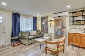 Hot Tub & Fenced Yard: Cozy Cottage Grove Home - Interiör
