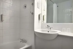 Days Inn Hotel Membury - Bathroom