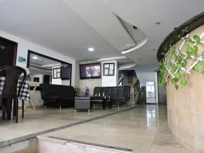 Hotel Casa Blanca Laureles - Lobby sitting area