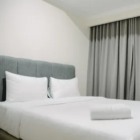 2BR Deluxe and Modern Menteng Park Apartment By Travelio - Room