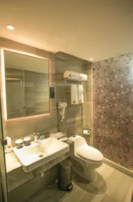 Hotel Omni Residency - Bathroom