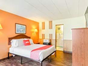 OYO Hotel Downtown Peoria I-74 - Chambre