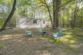 Brand New! Peaceful Wooded Retreat in Holcombe! - Innenbereich