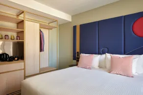 Quincy Hotel Melbourne - Room