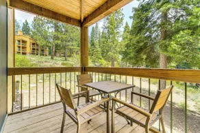 < 1 Mi to North Star Resort: Condo w/ Balcony - Intérieur
