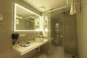 Chinmay Hotels & Resorts - Badezimmer