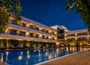 Kiranshree Grand - Piscina