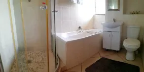 Flamingo Lodge - Bathroom