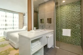 Holiday Inn & Suites Saigon Airport by IHG - Room
