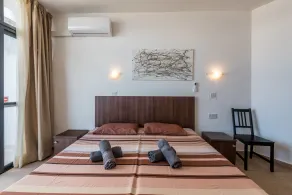 Seashells 2 bedroom Apartment with sunny terrace with stunning sea views - by Getawaysmalta - Rom