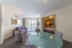 West End Central Apartments - Room