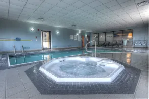 Holiday Inn Express & Suites Toronto Airport West by IHG - Pool