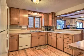 Waterfront Whitefish Lake Home w/ Dock! - Innenbereich