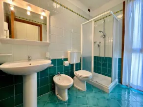 Holiday home with garden and pool - Bathroom