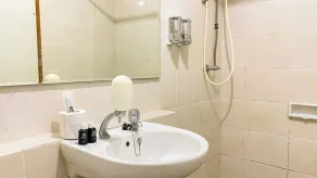 Best Homey and Spacious 3BR at Green Bay Condominium Apartment By Travelio - Bathroom