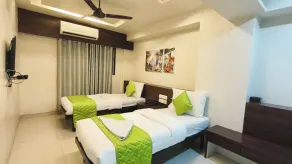 Hotel Express Airoli - Room