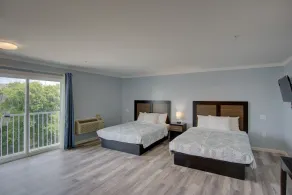 Dhimas Bayview Suites - Room