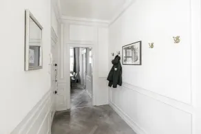 140m2 Apartment with Parliament View - Interior entrance