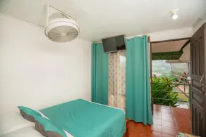 Hostal Nuevo Arenal downtown, private rooms with bathroom - Værelse