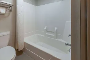 Days Inn by Wyndham Racine/Sturtevant - Salle de bain
