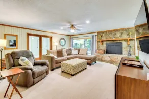 Deck & Game Room: Mountaintop Hideaway in Tiger! - Innenbereich