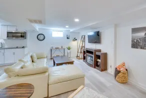 Sleek & Central Centennial Apartment w/ Fireplace! - Innvendig