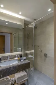 Crowne Plaza Cappadocia - Nevsehir by IHG - Bathroom
