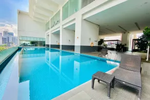 Ramada Suites by Wyndham Kuala Lumpur City Centre - Piscine