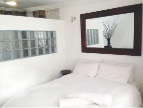 44 on Ennis Guest Lodge and Restaurant - - Room