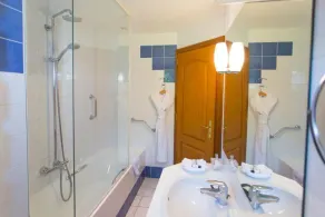 Hôtel Restaurant Du Port - Bathroom